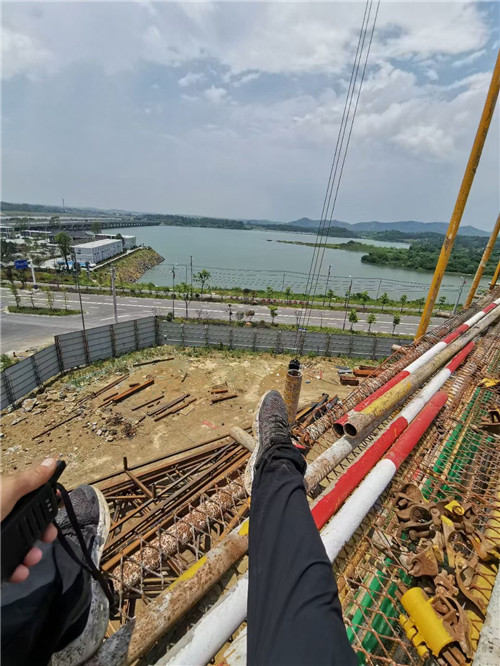 翼城县作业中发生设备损坏或人员意外，责任怎么划分？